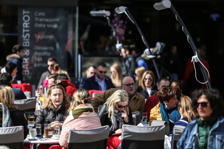 Centar Zagreba pun ljudi
