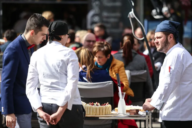 Centar Zagreba pun ljudi