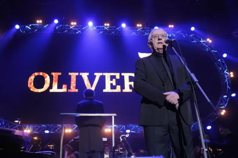 SPEKTAKL: Oliver proslavio 70. rođendan koncertom u Areni Zagreb, Rozga privukla pažnju uskom haljinom...