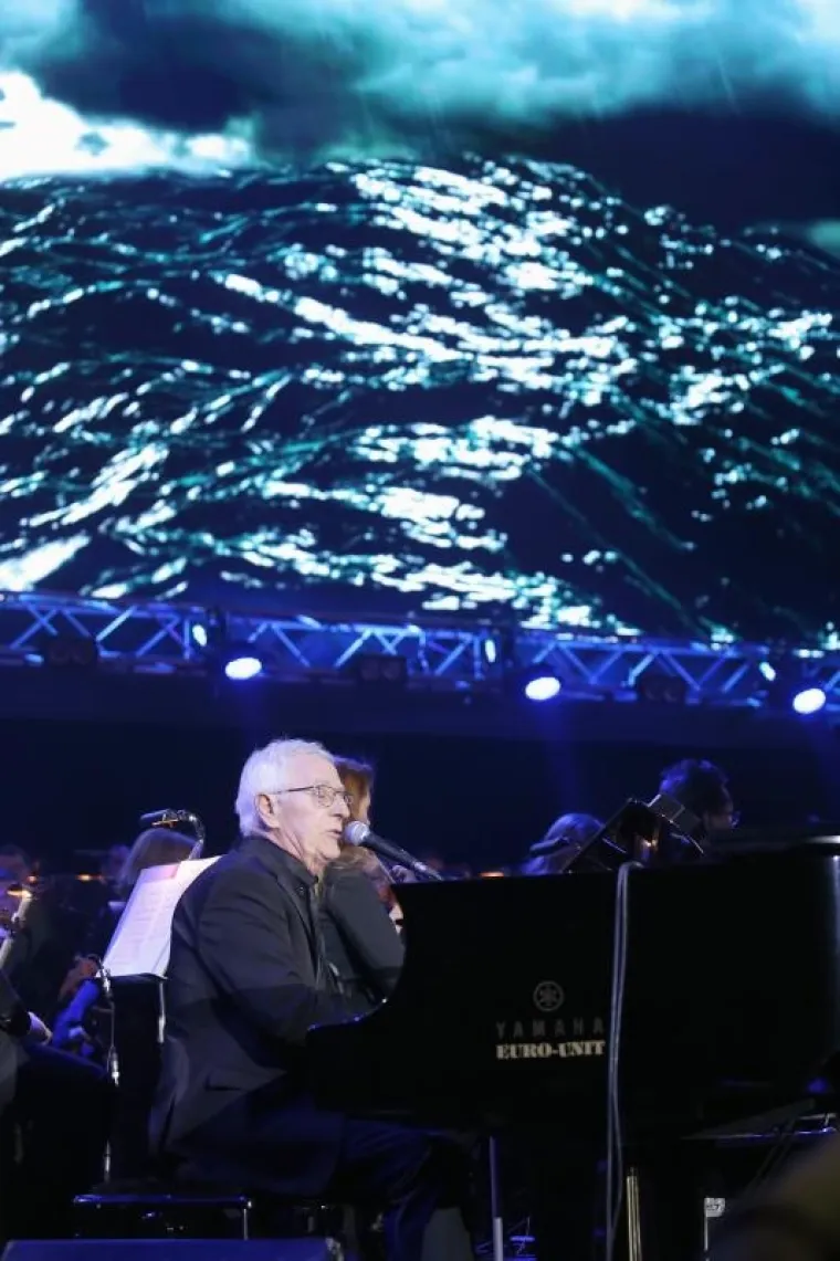 SPEKTAKL: Oliver proslavio 70. rođendan koncertom u Areni Zagreb, Rozga privukla pažnju uskom haljinom...