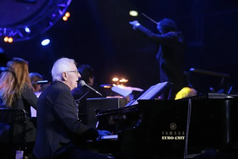 SPEKTAKL: Oliver proslavio 70. rođendan koncertom u Areni Zagreb, Rozga privukla pažnju uskom haljinom...