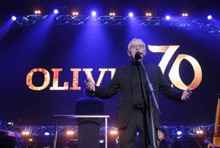 SPEKTAKL: Oliver proslavio 70. rođendan koncertom u Areni Zagreb, Rozga privukla pažnju uskom haljinom...