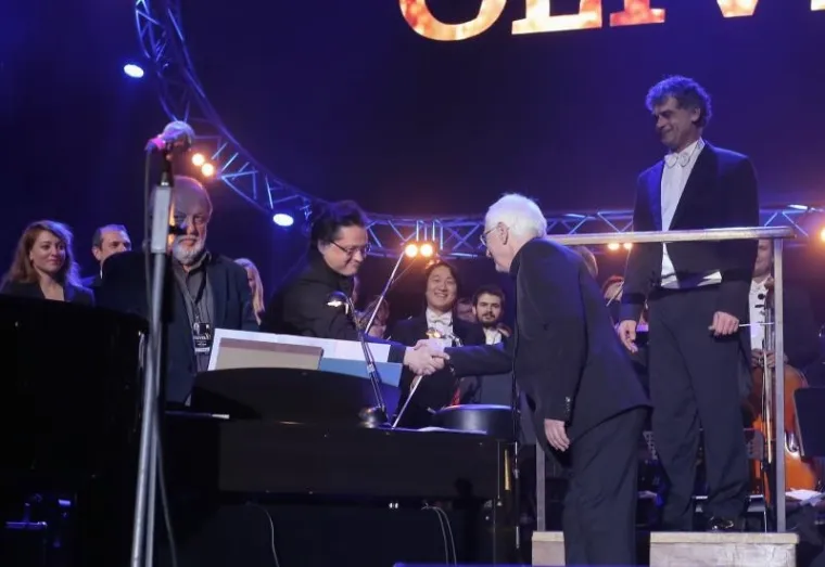 SPEKTAKL: Oliver proslavio 70. rođendan koncertom u Areni Zagreb, Rozga privukla pažnju uskom haljinom...