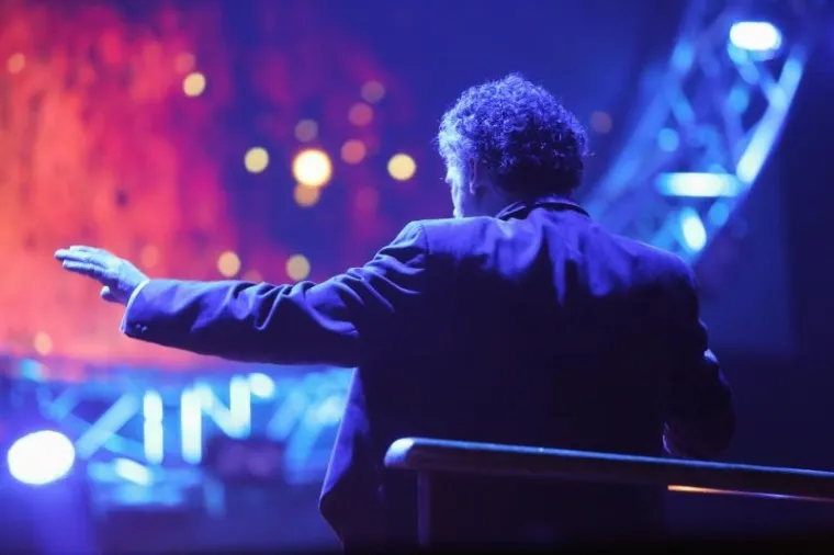 SPEKTAKL: Oliver proslavio 70. rođendan koncertom u Areni Zagreb, Rozga privukla pažnju uskom haljinom...