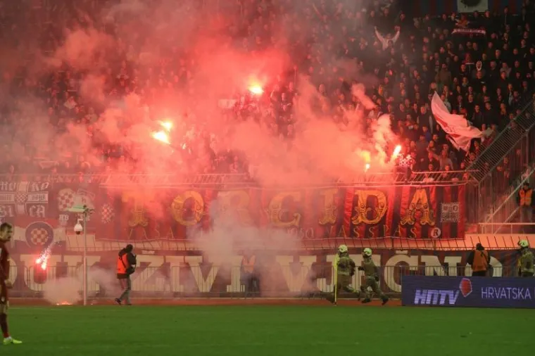 POLJUDSKA BAKLJADA: Evo za&scaron;to je utakmica na Poljudu danas bila prekinuta