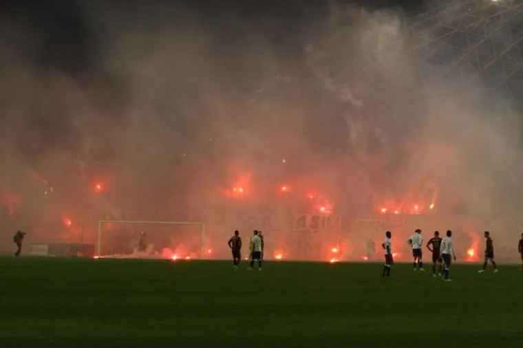 POLJUDSKA BAKLJADA: Evo za&scaron;to je utakmica na Poljudu danas bila prekinuta