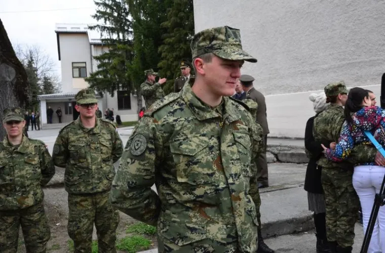 &Scaron;EFICA DRŽAVE S ORUŽJEM: U Požegi prisegnuli ročnici, Kolinda isprobavala pu&scaron;ke