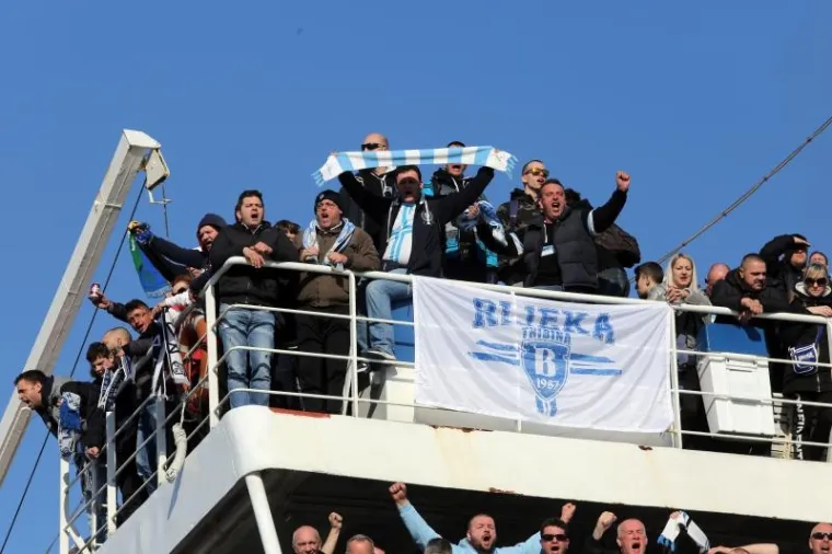 LUDNICA U RIJECI: Pogledajte kako je izgledao povratak navijača iz Splita