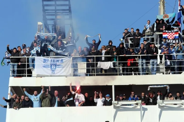 LUDNICA U RIJECI: Pogledajte kako je izgledao povratak navijača iz Splita
