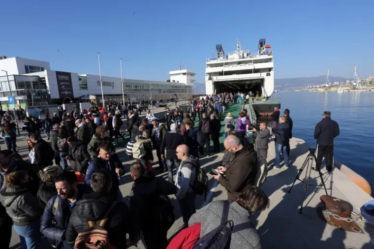 LUDNICA U RIJECI: Pogledajte kako je izgledao povratak navijača iz Splita