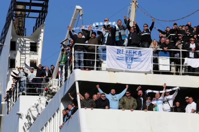 LUDNICA U RIJECI: Pogledajte kako je izgledao povratak navijača iz Splita