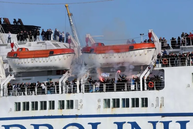 LUDNICA U RIJECI: Pogledajte kako je izgledao povratak navijača iz Splita