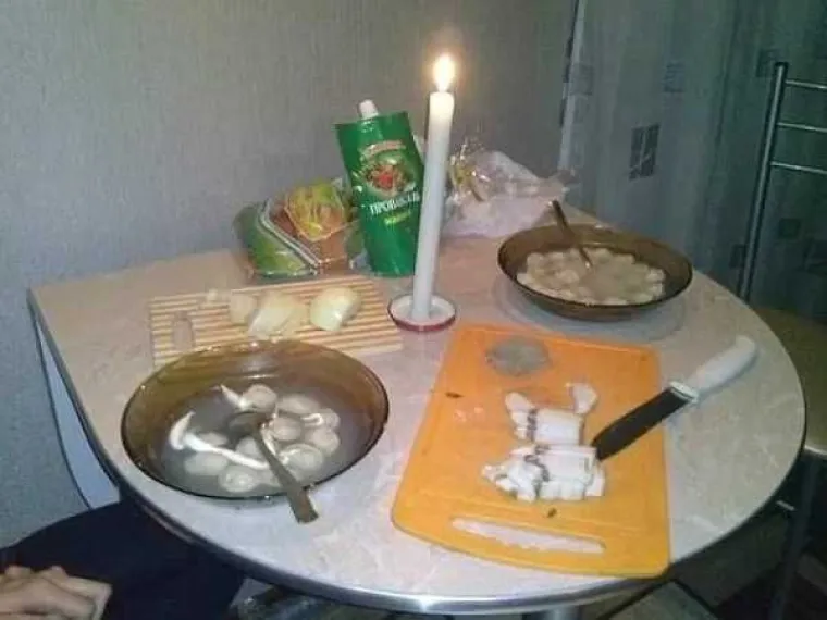 RUSKA VERZIJA ROMANTIKE: Očito je da se trude, ali svejedno im to nikako pomaže...