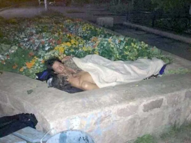 RUSKA VERZIJA ROMANTIKE: Očito je da se trude, ali svejedno im to nikako pomaže...