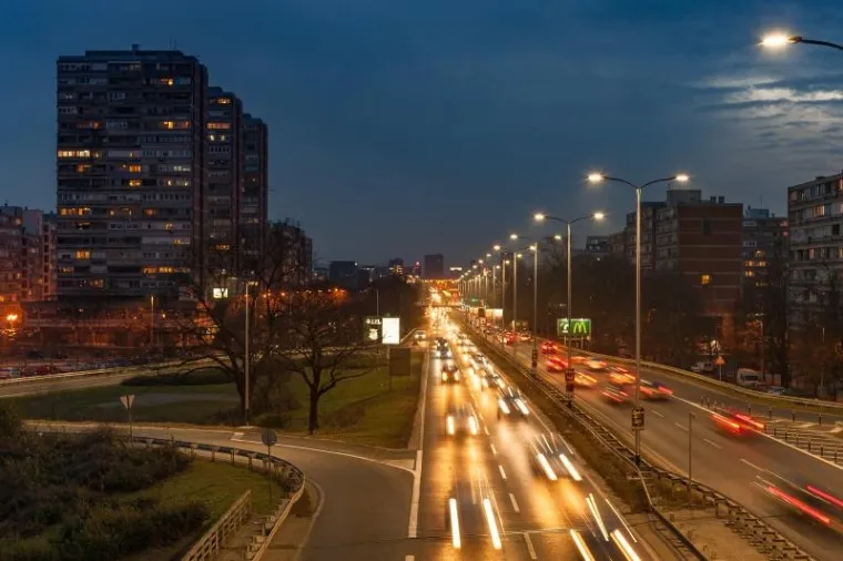 Zagreb pod večernjim svjetlima: pogledajte predivne fotografije protoka gradskog prometa