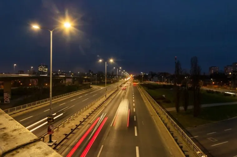 Zagreb pod večernjim svjetlima: pogledajte predivne fotografije protoka gradskog prometa