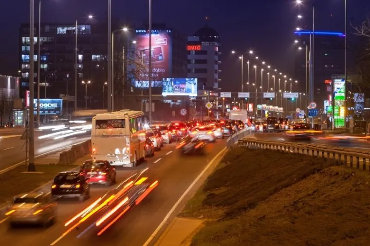 Zagreb pod večernjim svjetlima: pogledajte predivne fotografije protoka gradskog prometa
