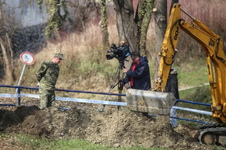 Nakon pronalaska kosti u Gračanima počelo iskapanje, radi li se o masovnoj grobnici?