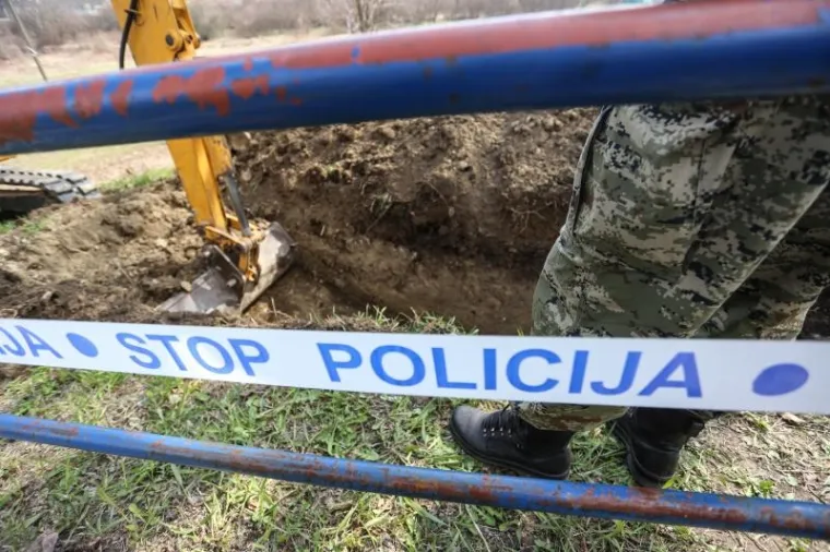 Nakon pronalaska kosti u Gračanima počelo iskapanje, radi li se o masovnoj grobnici?