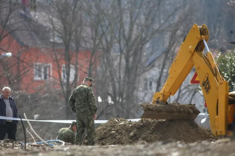 Nakon pronalaska kosti u Gračanima počelo iskapanje, radi li se o masovnoj grobnici?