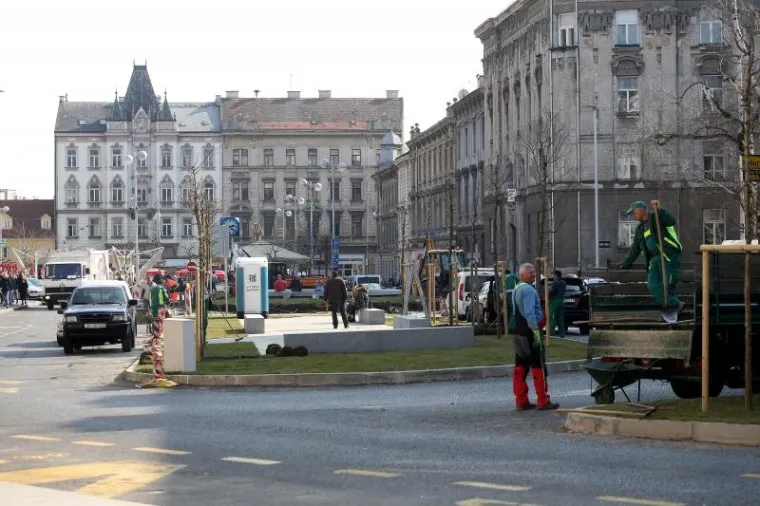 Na Britanskom trgu u Zagrebu u punom su jeku radovi na rekonstrukciji tog prostora. Novost je da će usred budućeg kružnog toka na popularnom Britancu biti fontana, još jedna u nizu postavljenih u mandatima gradonačelnika Milana Bandića.