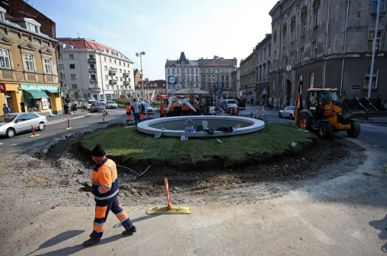 Uređuje se Britanski trg i postavlja nova fontana