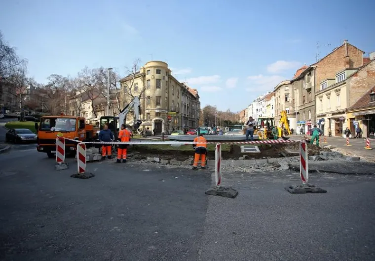 Uređuje se Britanski trg i postavlja nova fontana
