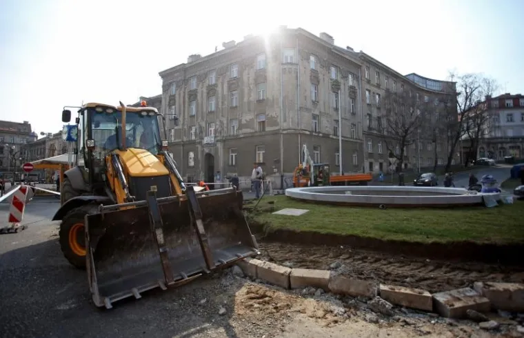 Uređuje se Britanski trg i postavlja nova fontana