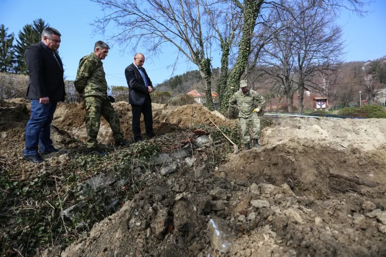 Medved posjetio područje gdje traje probno iskapanje