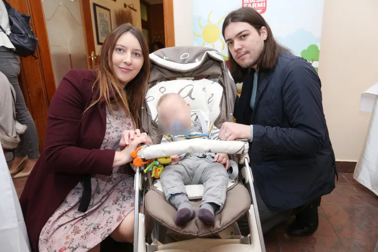 Vladimira Palfi i Ivan Vilibor Sinčić poveli sina na Doručak s hrvatskih farmi