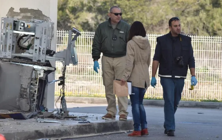 U Vodicama na benzinskoj postaji eksplozivnom napravom raznijeli bankomat i otuđili novac