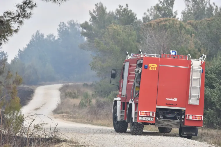 Veliki požar buknuo je na području Ražanca