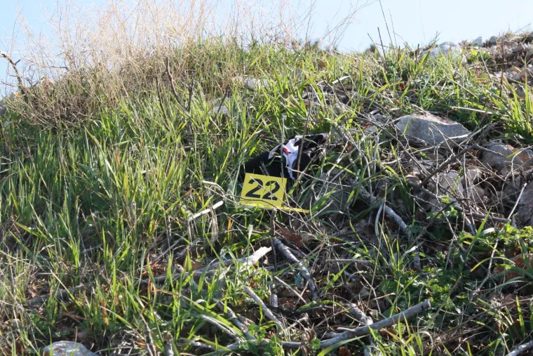 MASOVNA UHIĆENJA PRIPADNIKA TORCIDE: Pronađene teleskopske palice, drvene letve, baklje...