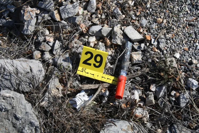 MASOVNA UHIĆENJA PRIPADNIKA TORCIDE: Pronađene teleskopske palice, drvene letve, baklje...