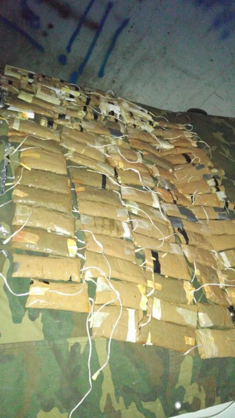 MASOVNA UHIĆENJA PRIPADNIKA TORCIDE: Pronađene teleskopske palice, drvene letve, baklje...