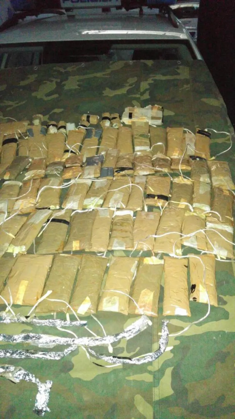 MASOVNA UHIĆENJA PRIPADNIKA TORCIDE: Pronađene teleskopske palice, drvene letve, baklje...