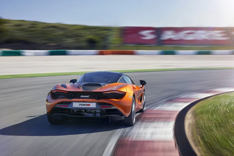 MCLAREN 720S: Ovako izgleda automobil kojem je do 100 km/h potrebno manje od 3 sekunde