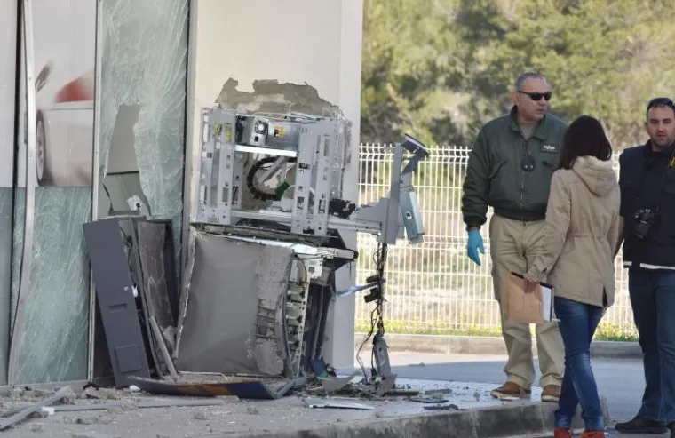 Vodice: Na benzinskoj postaji eksplozivnom napravom raznijeli bankomat i otuđili novac