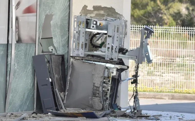 Vodice: Na benzinskoj postaji eksplozivnom napravom raznijeli bankomat i otuđili novac