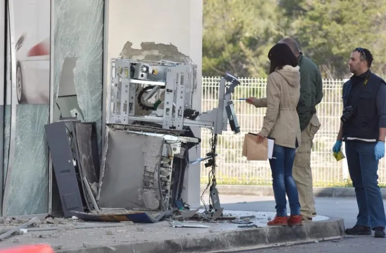 Vodice: Na benzinskoj postaji eksplozivnom napravom raznijeli bankomat i otuđili novac