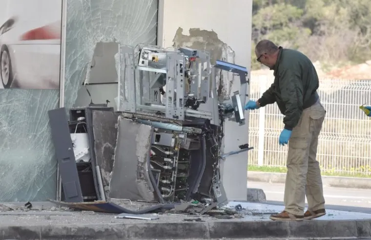 Vodice: Na benzinskoj postaji eksplozivnom napravom raznijeli bankomat i otuđili novac