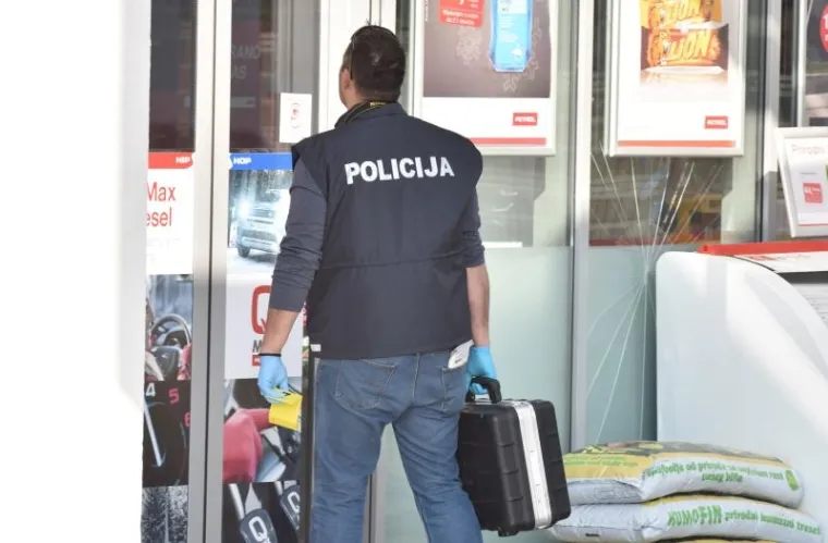 Vodice: Na benzinskoj postaji eksplozivnom napravom raznijeli bankomat i otuđili novac