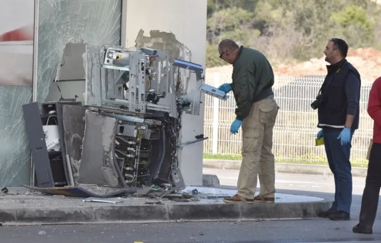 Vodice: Na benzinskoj postaji eksplozivnom napravom raznijeli bankomat i otuđili novac