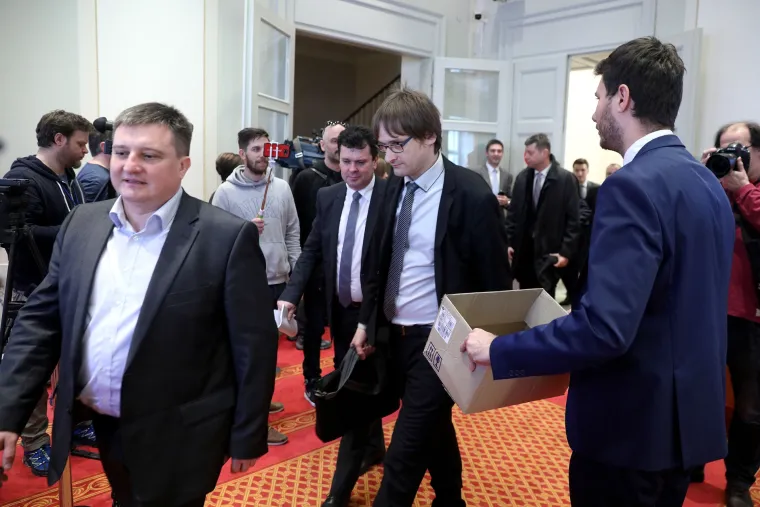 'Pomozite gazdi': Pernar nakon sjednice sakupljao priloge za pomoć Ivici Todoriću