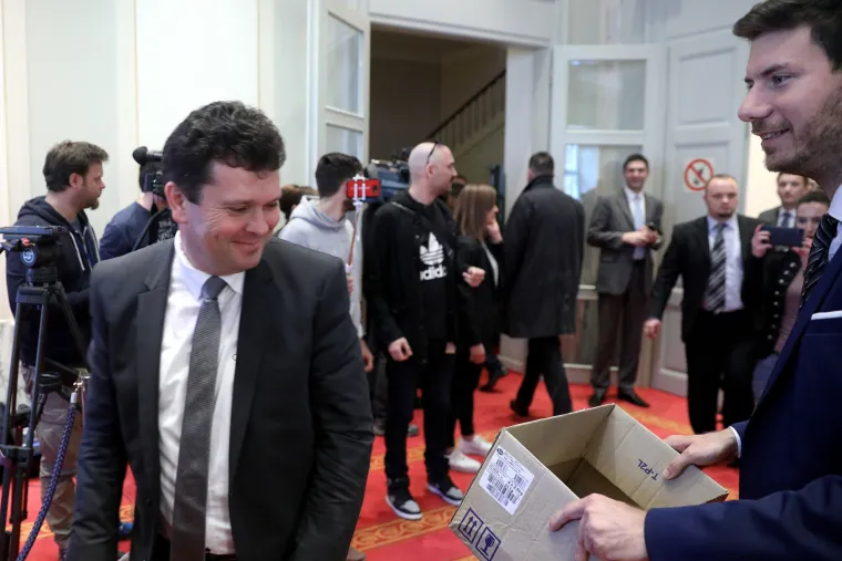 'Pomozite gazdi': Pernar nakon sjednice sakupljao priloge za pomoć Ivici Todoriću