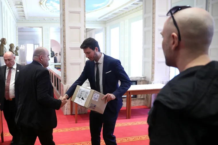 'Pomozite gazdi': Pernar nakon sjednice sakupljao priloge za pomoć Ivici Todoriću