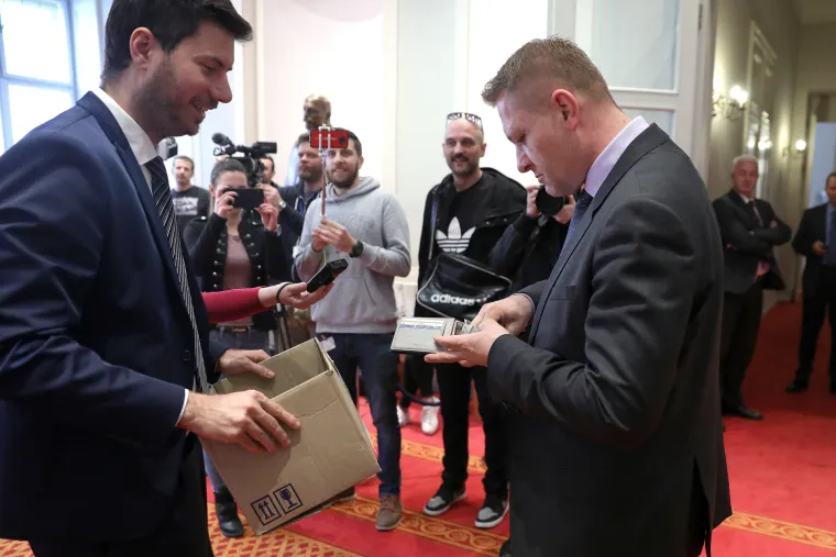 'Pomozite gazdi': Pernar nakon sjednice sakupljao priloge za pomoć Ivici Todoriću