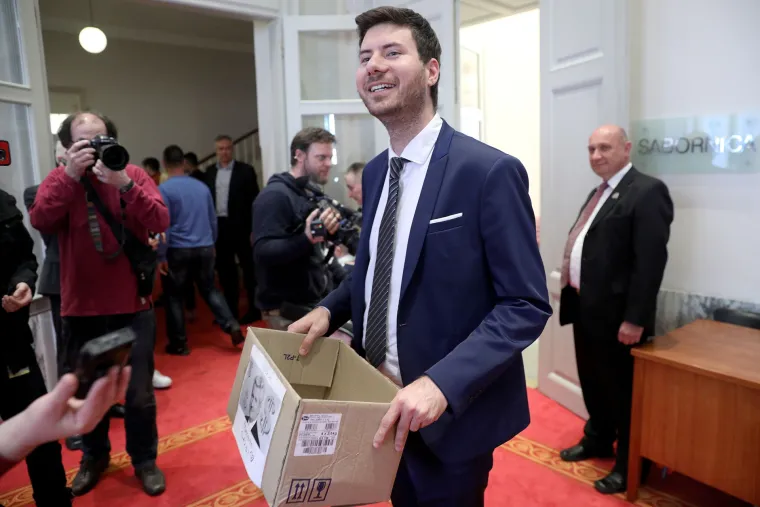 'Pomozite gazdi': Pernar nakon sjednice sakupljao priloge za pomoć Ivici Todoriću