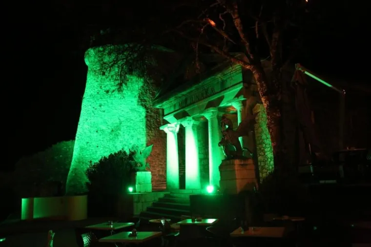 Rijeka, Zagreb i Pula, svaki grad na svoj način, uključili su se u obilježavanje nacionalnog praznika Irske, Dana svetoga Patrika.
U Rijeci je zelenom svjetlo&scaron;ću obasjana Trsatska gradina te dizalice na lukobranu riječke luke. Zagrebačke fontane, kao i Svjetleći divovi u pulskom brodogradili&scaron;tu Uljanik također sudjeluju u inicijativi Svjetskog ozelenjavanja.