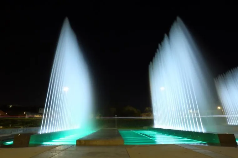 Rijeka, Zagreb i Pula, svaki grad na svoj način, uključili su se u obilježavanje nacionalnog praznika Irske, Dana svetoga Patrika.
U Rijeci je zelenom svjetlo&scaron;ću obasjana Trsatska gradina te dizalice na lukobranu riječke luke. Zagrebačke fontane, kao i Svjetleći divovi u pulskom brodogradili&scaron;tu Uljanik također sudjeluju u inicijativi Svjetskog ozelenjavanja.